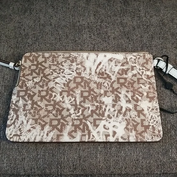 Brand new DKNY medium wristlet. Brown Graffiti pattern. Retails $78 - Picture 5 of 9